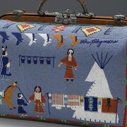 Nellie Two Bears Gates, Suitcase, 1880–1910. Cortesía del Crystal Bridges Museum of American Art