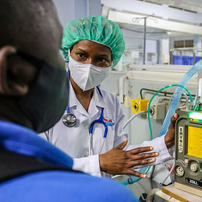 El primer caso de la pandemia de COVID-19 en África se confirmó el 14 de febrero de 2020 en Egipto