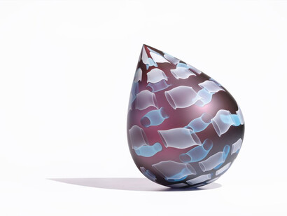 Nancy Callan, Luminescence droplet, 2021. Courtesy of the Museum of Glass
