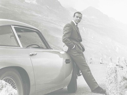 Iconic pose of the first James Bond, Sean Connery