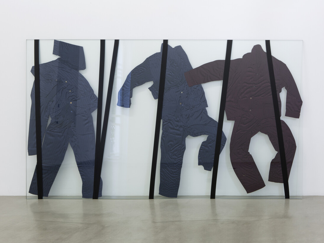 Lili Reynaud-Dewar, Vivre avec ça ?!, 2014. Installation view: “Vivre avec ça ?!,” kamel mennour, Paris. Courtesy the artist and kamel mennour, Paris. Photo: Fabrice Seixas