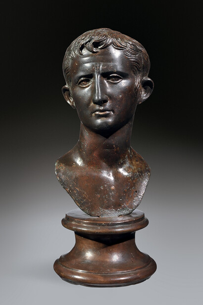 Portrait bust of Augustus
Bronze 
Herculaneum
Museo Archeologico Nazionale di Napoli (MANN)

