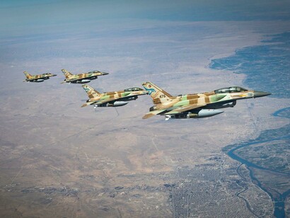 La idea de la lucha es tan antigua como la vida misma, pues la vida solo se preserva porque otros seres vivos perecen a través de la lucha. En esta lucha, los más fuertes, los más capaces, vencen, mientras que los menos capaces, los débiles, pierden. (Hitler).
Aviones de combate F-16I Sufa de la Fuerza Aérea Israelí, 04.05.2026. Operación «Roaring Lion» 