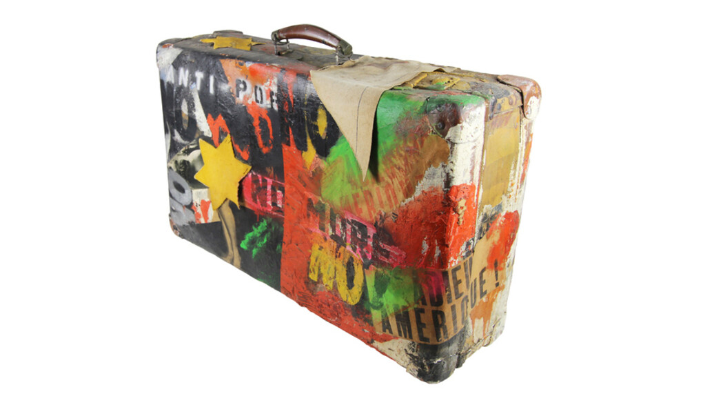 Boris Lurie, Immigrant’s NO Suitcase (Anti-Pop), 1963, mixed technique, 38.1 × 58.4 × 17.8 cm, courtesy of Boris Lurie Art Foundation