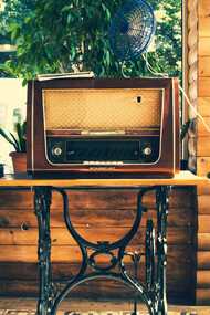 Ese amigo que por la magia de la radio camina siempre a tu lado