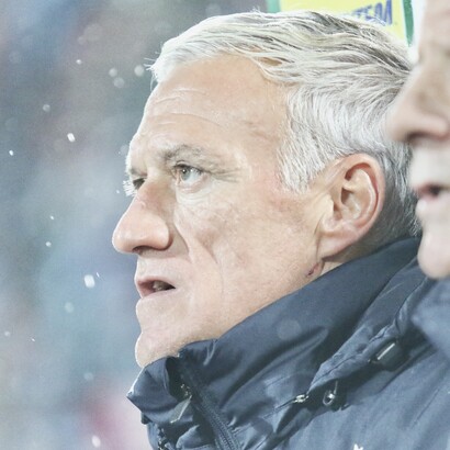 Didier Claude Deschamps (né le 15 octobre 1968) est un ancien footballeur professionnel français qui a également été sélectionneur de l'équipe de France.