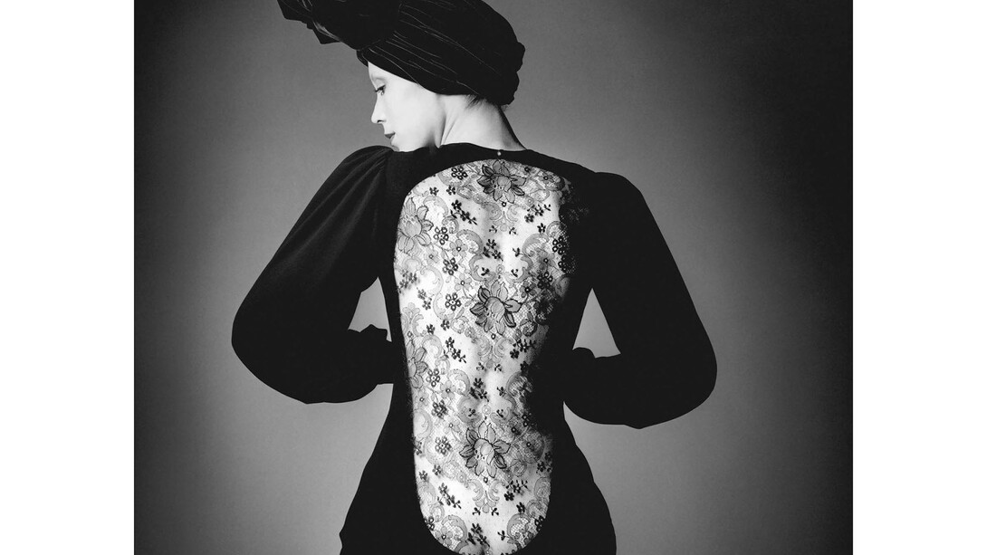 Marina Schiano wearing the short evening dress. Haute couture collection Fall-Winter 1970 © The Estate of Jeanloup Sieff