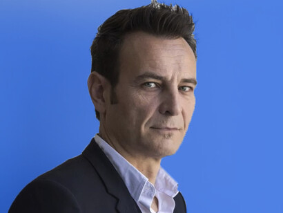 Éric Heyer, nació el 13.05.1967 en Aix-en-Provence. Economista y director de Análisis y Previsión del  Observatorio Francés de  Coyunturas Económicas. Por el bien de la Humanidad, desdramatiza el aumento del desempleo diciendo: “no se trata de un aumento, sino de una... fluctuación”