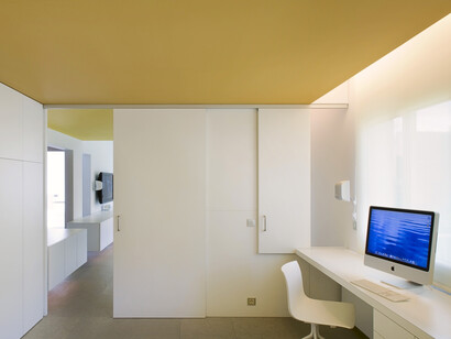 Vivienda en Berga: estudio. Autor: Agustí Costa. Foto: David Cardelús 