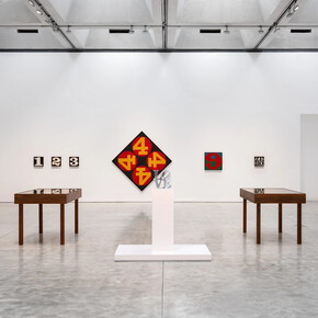 Robert Indiana, The source, 1959–1969, exhibition view. Courtesy of Kasmin Gallery