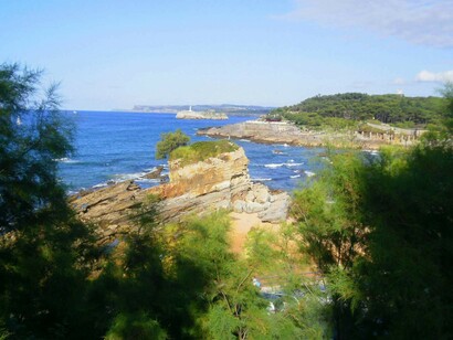 El mundo ya se estaba descomponiendo y que, aunque nuestros diagnósticos eran certeros, las soluciones que proponíamos contaban con abundantes dosis de inocencia.-
Península de la Magdalena, Santander, España