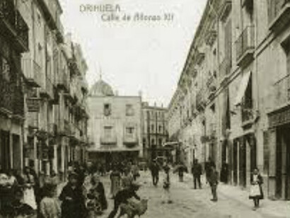 Tras la bendición de los canales, el obispo de la diócesis Francisco Javier Irastorza pronunció un discurso para presentar al rey la obra de la Federación en su aspecto material y moral.
Orihuela, visita de Alfonso XII, 1925, España