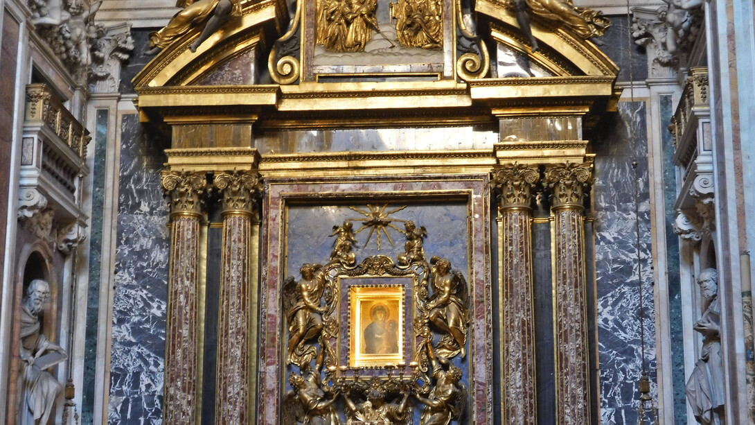 Roma, interior de la basílica de Santa María la Mayor. "Salus Populi Romani", representación religiosa de María con Jesús que ha cautivado a los Papas y a sus fieles desde el siglo I d.C., Italia
