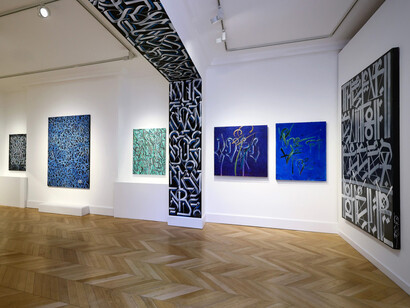 Various artists, Los Angeles: a visual lineage, exhibition view. Courtesy of Woodbury House 