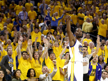 Durant, decisivo en la victoria de los Warriors