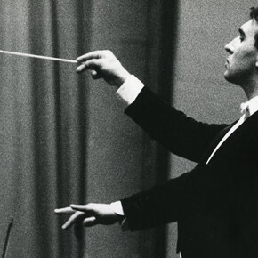 Lisetta Carmi, Claudio Abbado, Genova, 1963,© Lisetta Carmi, courtesy Martini & Ronchetti