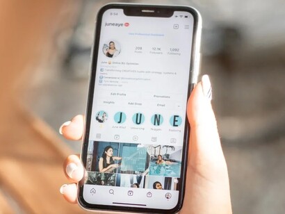 Celular em rede social