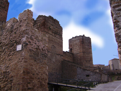 La combinación de su imponente estructura, su historia fascinante y su ubicación en un entorno natural privilegiado hacen del Castillo de Buitrago del Lozoya un destino imprescindible para los amantes de la historia, la arquitectura y la naturaleza, España