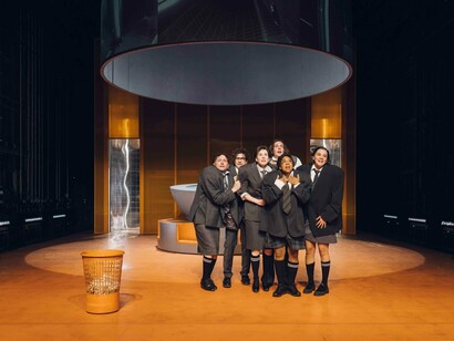 Die gehaltserhöhung. Mit freundlicher genehmigung des Deutschen Theaters