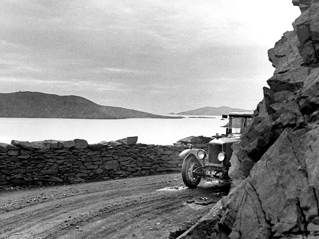 Frank Browne, Miss Riley Makes Her Entrance, Slea Head Co Kerry 1932