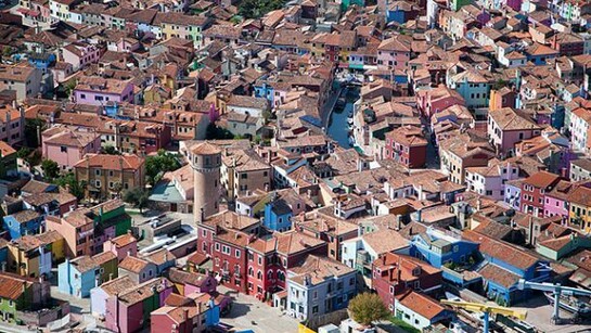Alex MacLean, Brightly Painted Houses, Burano, Italy, 2010, copyright © Alex MacLean Huxley-Parlour Gallery