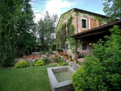 The outside of a villa in Montalbano
