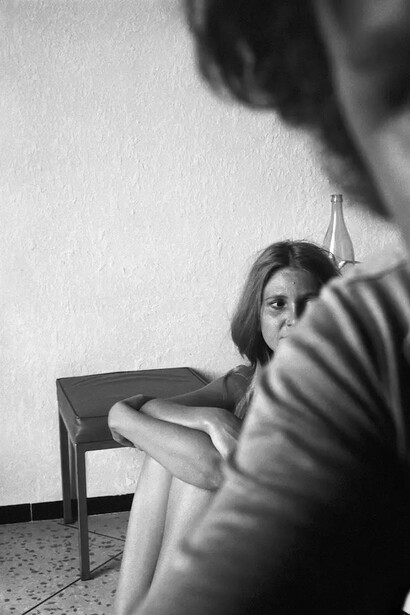 Denis Roche, Hotel Marinca, chambre 21, Propriano, Corse, 30 juillet 1972. Avec l'aimable autorisation des Douches la Galerie