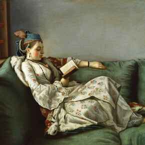 Jean-Etienne Liotard, Woman on a Sofa Reading, 1748-52, Oil on canvas, 50 x 60 cm, Galleria degli Uffizi, Florence , Photo Gabinetto Fotografico dell'Ex Soprintendenza Speciale per il Patrimonio Storico, Artistico ed Etnoantropologico e per il Polo Museale della città di Firenze