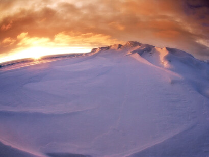 Calotta. Lo scioglimento di questa calotta ghiacciata non è più un evento impensabile e pur se nel corso delle ere essa si è ristretta, poi allargata durante le piccole e medie glaciazioni, oggi sembra aver imboccato per l’impatto delle attività umane una strada che potrebbe essere senza ritorno