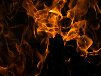 Fuoco. Il fegato, definito il laboratorio alchemico del corpo umano, non solo metabolizza sostanze, ma simbolicamente trasforma le tossine emotive