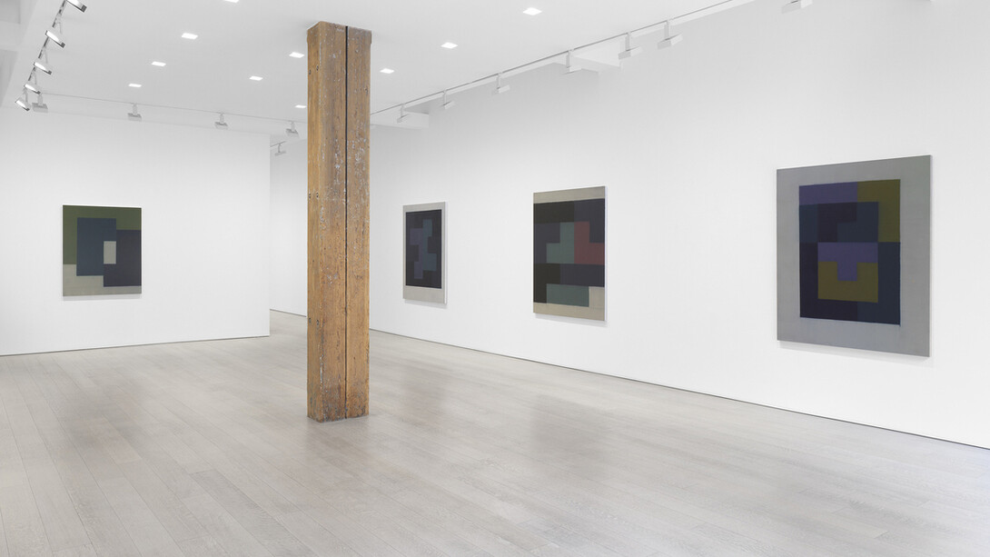Suzanne Caporael, Fitting, exhibition view. Courtesy of Miles McEnery Gallery