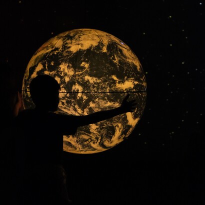 I conflitti contemporanei non si sviluppano soltanto lungo confini geografici, ma coinvolgono dimensioni economiche, finanziarie, tecnologiche e strategiche