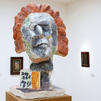 Markus Lüpertz, Beethoven, 25 x 60 x 55 cm., Privatbesitz, © VG Bild-Kunst Bonn, 2016; Hintergrund: Sammlungspärsentation Max Klinger