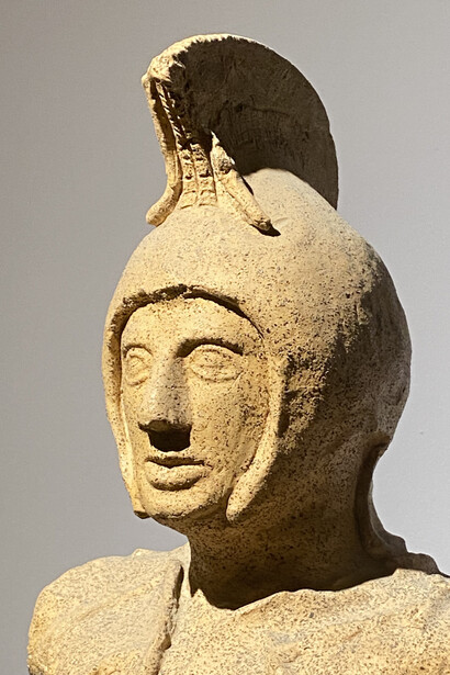 Estatua de terracota que representa a Palladio, desde el santuario de Minerva en Lavinium, siglo V BC, Museo Lavinio Cívico Arqueológico. Cortesía de Parco archeologico del Colosseo