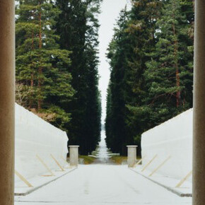 Chapel of the Resurrection at the Woodland Cemetery (1925), Stockholm. Photo: Mikael Olsson (2017) / Galerie Nordenhake Berlin/Stockholm