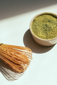 La versatilidad del matcha va más allá de la simple taza caliente. Se ha convertido en una tendencia que incluso los principales chefs han incorporado a sus propuestas gastronómicas