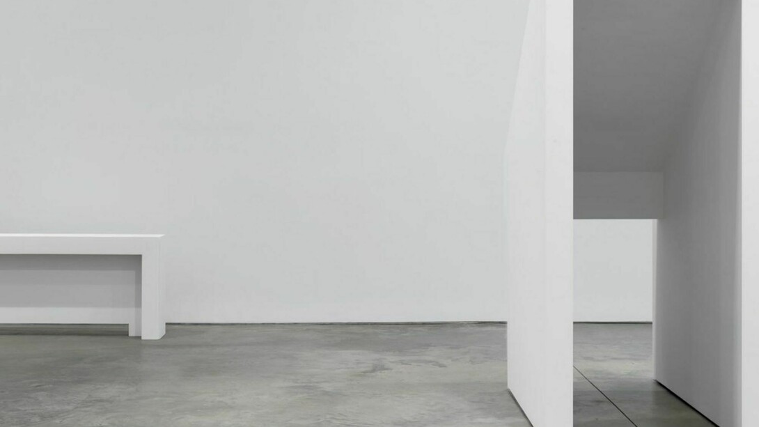 Jacob Kassay, Installation view: H-L, 2016. Courtesy of 303 Gallery 