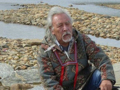 Grazie a Angaangaq Angakkorsuaq che la “voce” di queste terre supera ogni confine per esprimere la crisi ecologica che attraversa ogni continente