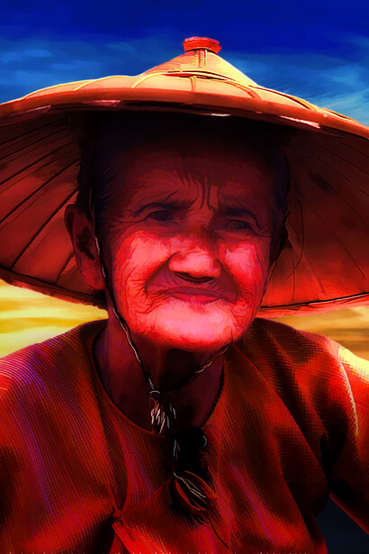 Myanmar – Anziana sul Lago Inle
(Editing artistico). Ph Sergio Pessolano