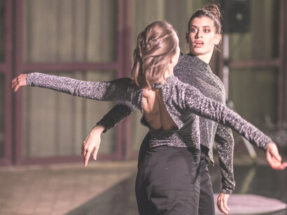 La edición 2022 del AbanoDanza exalta la dinámica de algunos proyectos especiales que permiten poner en contacto «experimentos artísticos» con públicos combinados y con lugares e historia del territorio