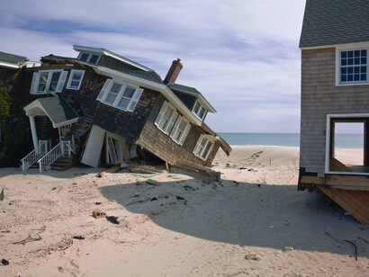 John Ganis, Beach houses after Hurricane Sandy, 959 East Avenue, Mantoloking, New Jersey, March 2013. Courtesy of Denver Art Museum