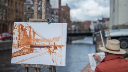 Pittore. Pietro Nardelli: una vita dedicata all’arte, ma soprattutto all’espressione personale della propria vita attraverso l’arte. La sperimentazione per lui è tutta fatta di intima e personale ricerca che si condensano nei personaggi e negli spazi che essi occupano