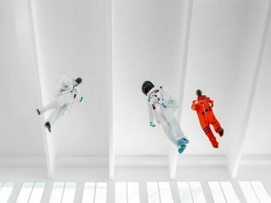 Isa Genzken, Oil XI, 2007. Installation view at the German Pavilion, 52nd Venice Biennial, Venice, June 10-November 21, 2007. © Isa Genzken. Photo: Jan Bitter, Berlin, courtesy the artist and Galerie Buchholz, Cologne/Berlin.