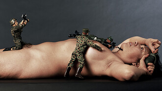 Elia Arce, Gulliver se despierta, 2006, Las Palmas, Islas Canarias, España. Serie: Acción Tricontinental, curada por Orlando Brito. BRH-LEON Editions. Fotografía Teresa Correa. Cortesía de la artistas