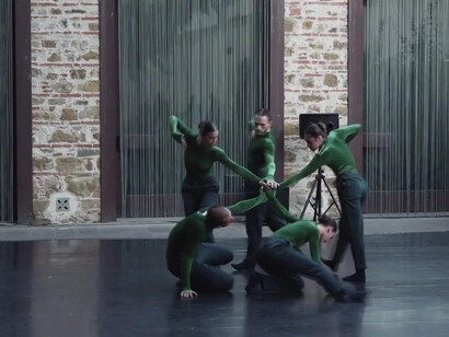 Al Nutida Festival in prima nazionale: Cristina Acri, Matteo Capetola, Matilde di Ciolo, Veronica Galdo e Niccolò Poggini in “Midnight Youth” del coreografo pluripremiato Philippe Kratz © Claudia Ceville