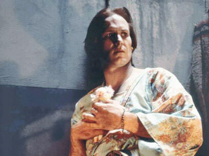 William Hurt como Valentín Arregui