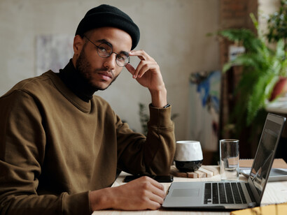Aos 16 anos, jovem programador e entusiasta da engenharia de software estuda sobre falhas em sistemas