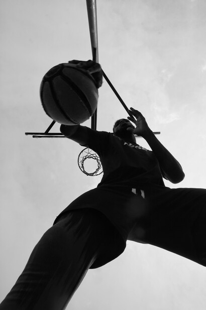 Confiance. Le mot confiance provient du latin « com » qui signifie « avec »