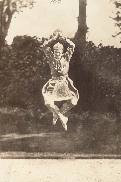 Eugène Druet, Nijinsky in Danse siamoise from the Orientales, 1910. Courtesy of Bundeskunsthalle