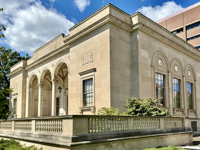 Construido entre 1922 y 1923, el edificio es de estilo neorrenacentista. Biblioteca William L. Clements, Universidad de Michigan, EE.UU.